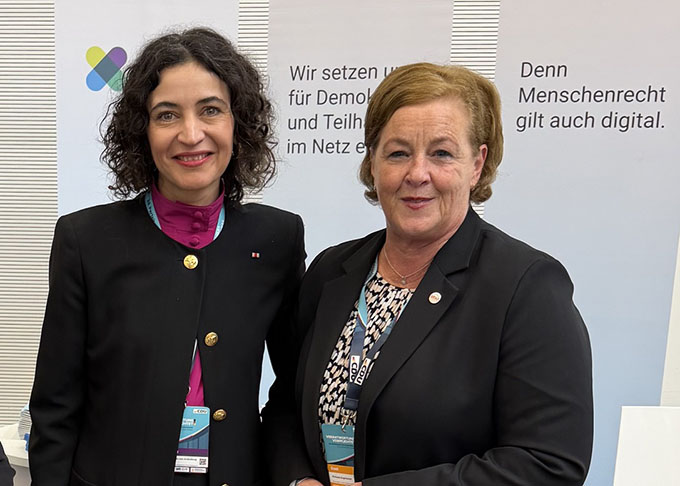 Porträtaufnahme von zwei Frauen